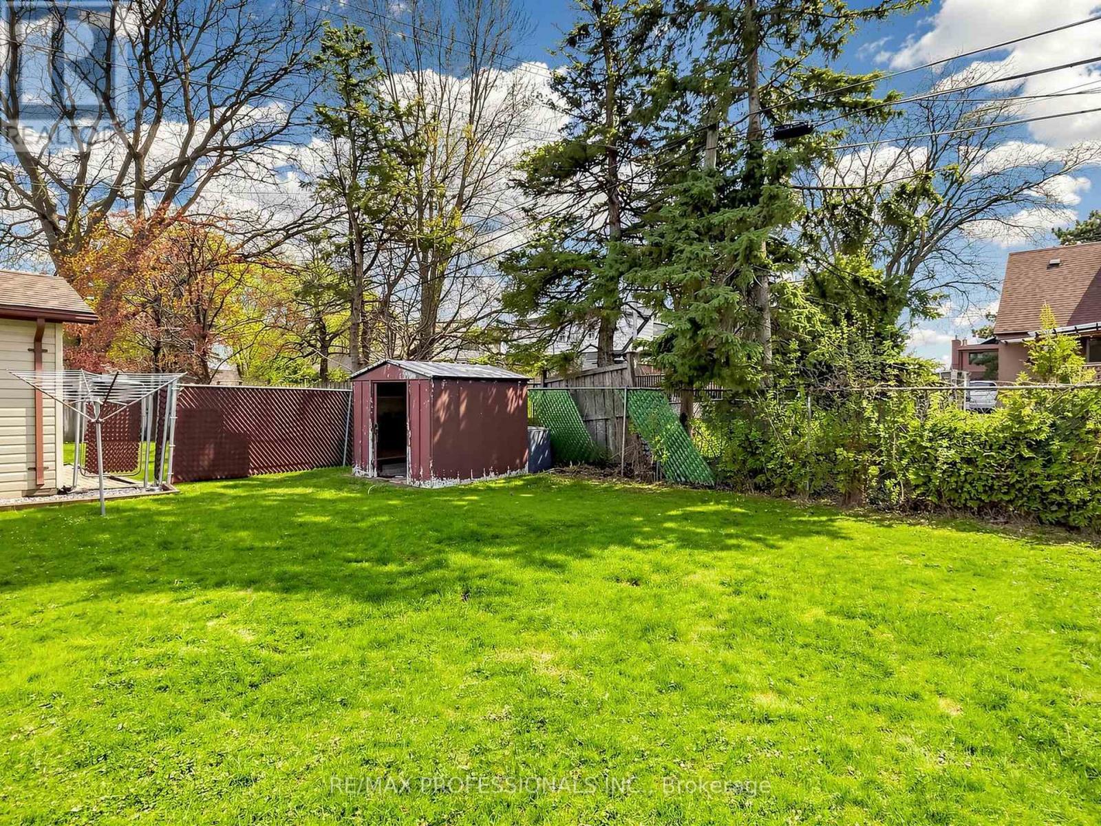26 HENLEY CRESCENT - 27