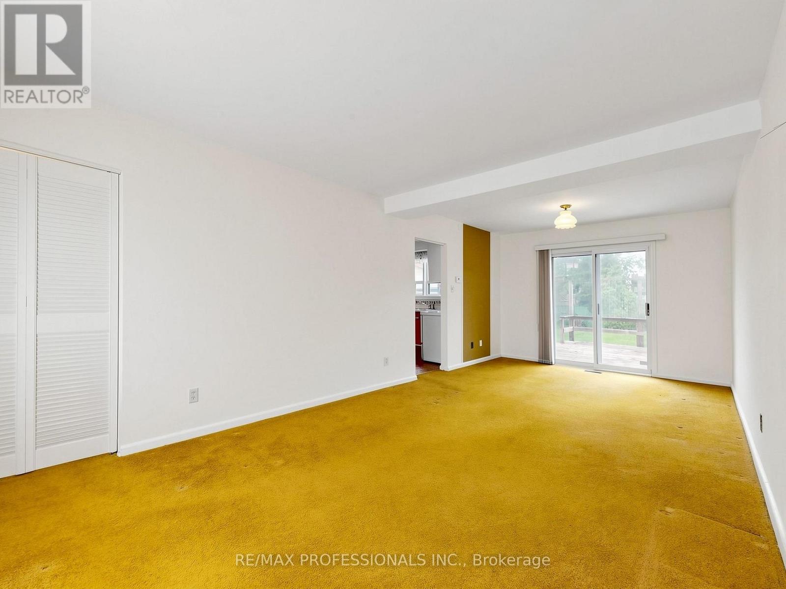 26 HENLEY CRESCENT - 4