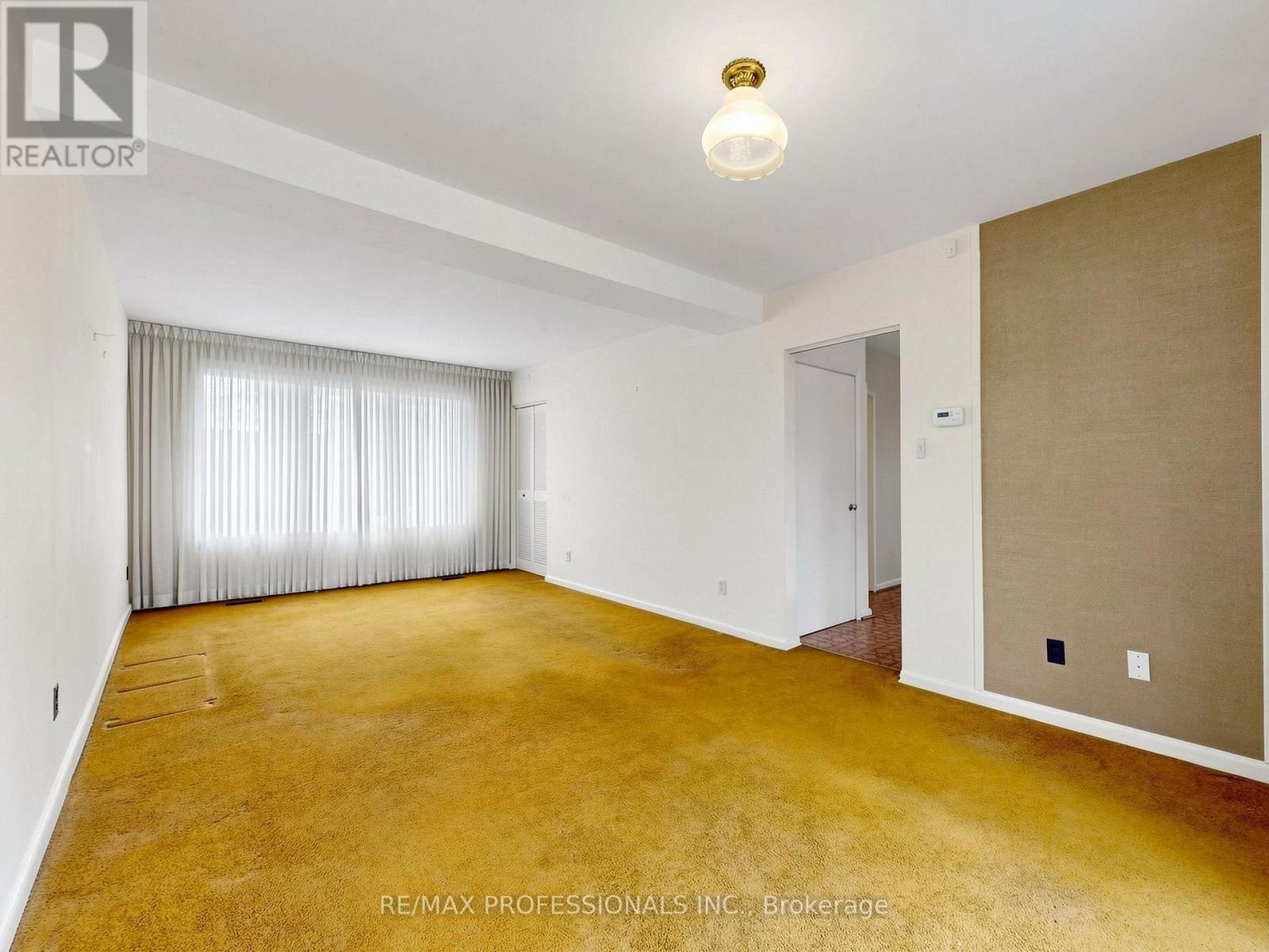 26 HENLEY CRESCENT - 5