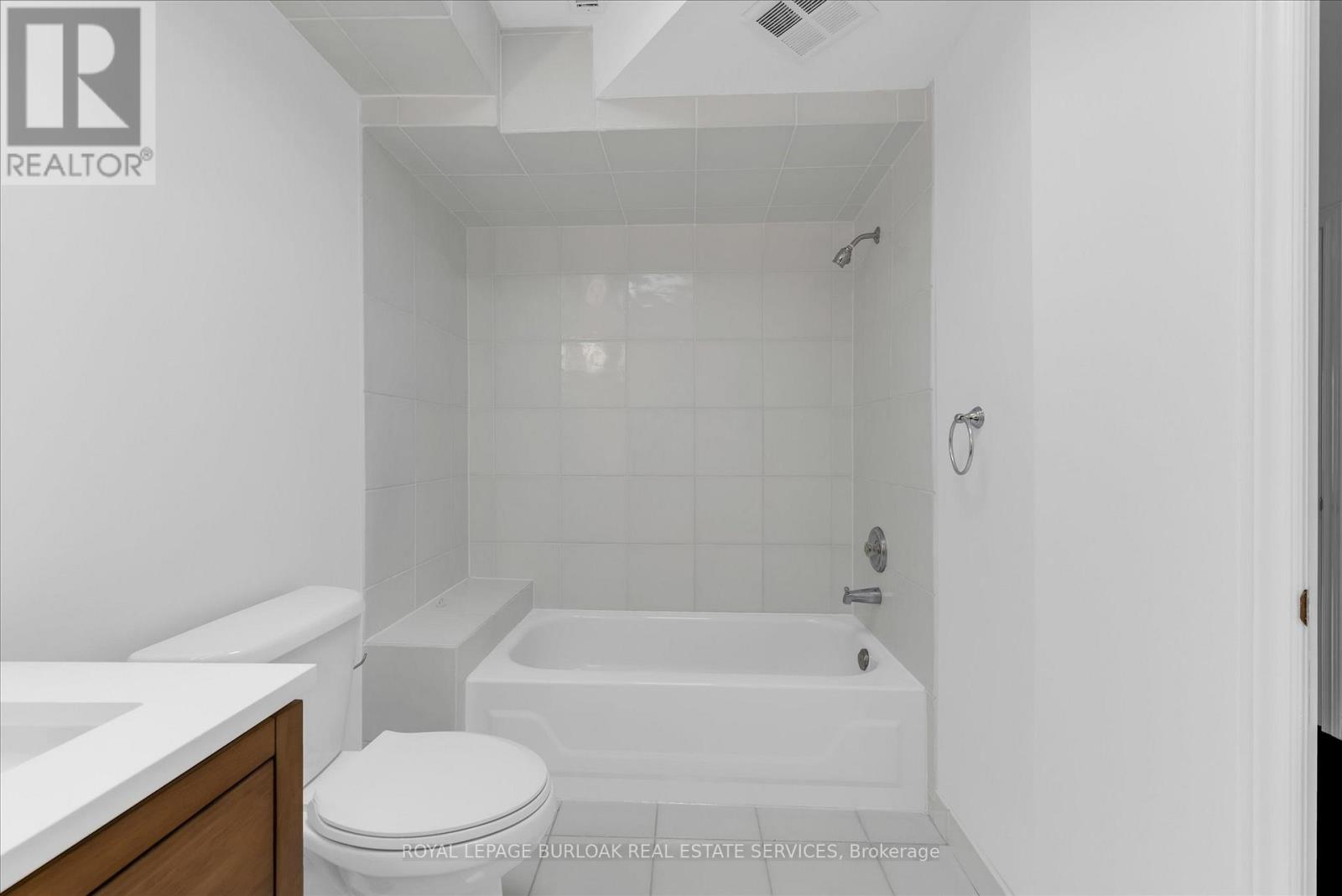 1389 LAKESHORE ROAD - 27