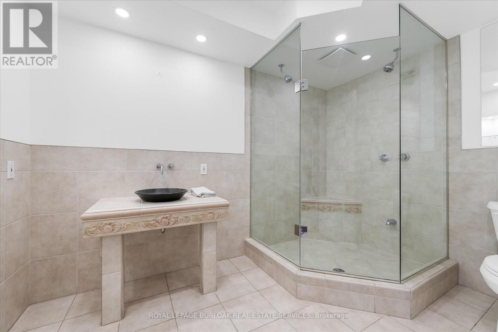 1389 LAKESHORE ROAD - 36
