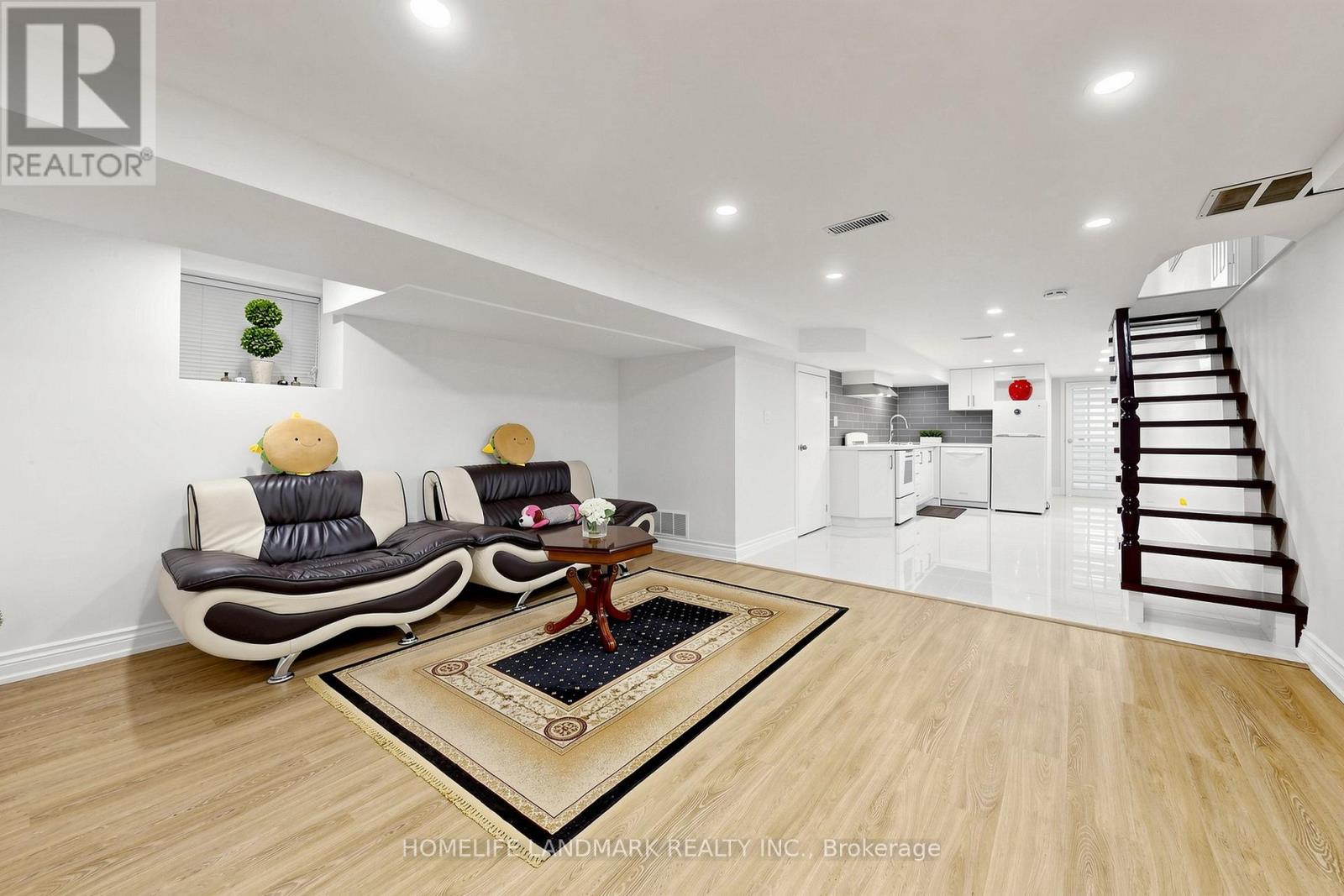 70 BARTLETT AVENUE - 32