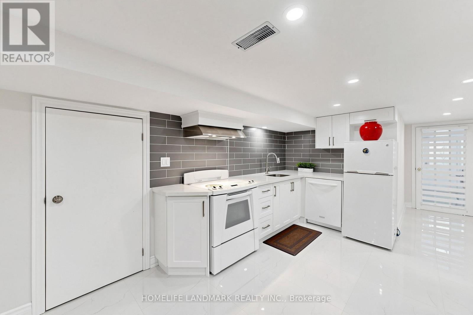 70 BARTLETT AVENUE - 34