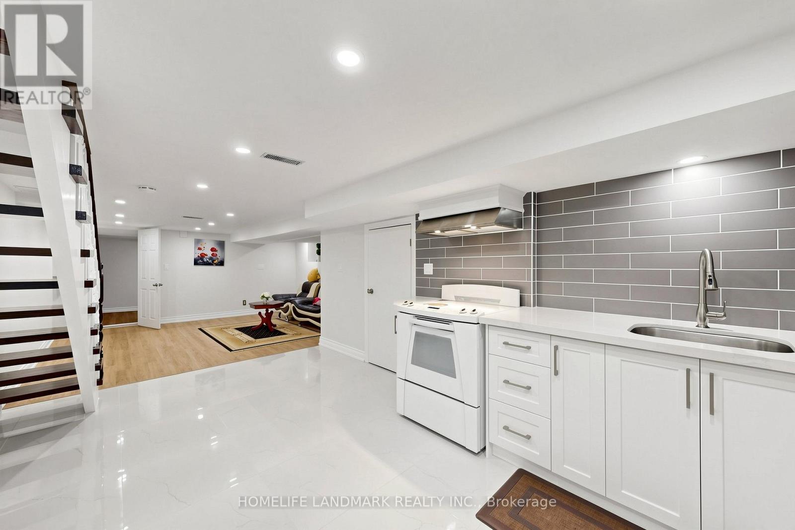 70 BARTLETT AVENUE - 35