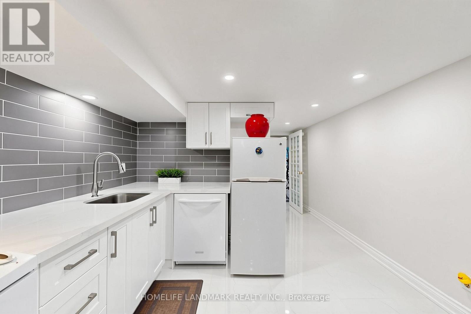 70 BARTLETT AVENUE - 36