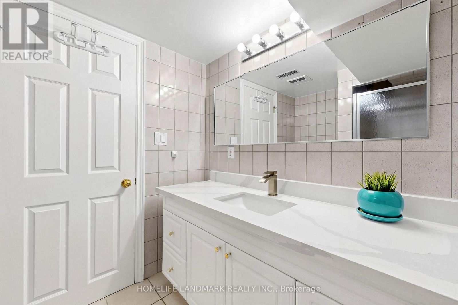 70 BARTLETT AVENUE - 39