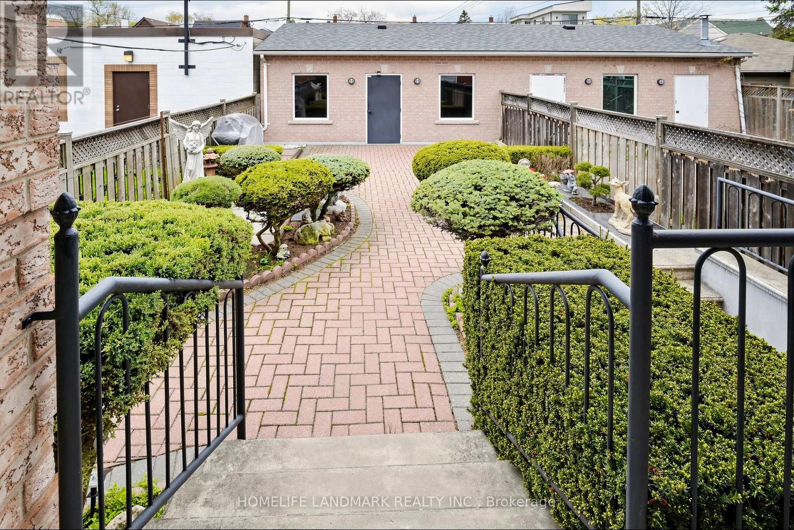 70 BARTLETT AVENUE - 43