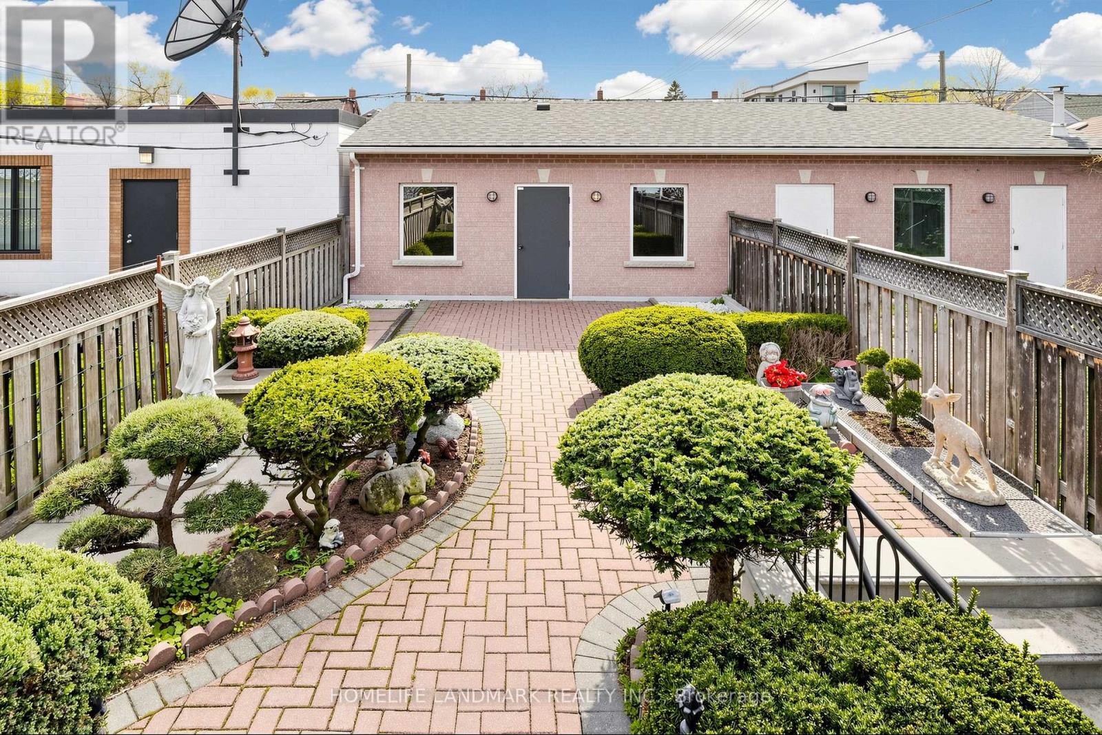 70 BARTLETT AVENUE - 44