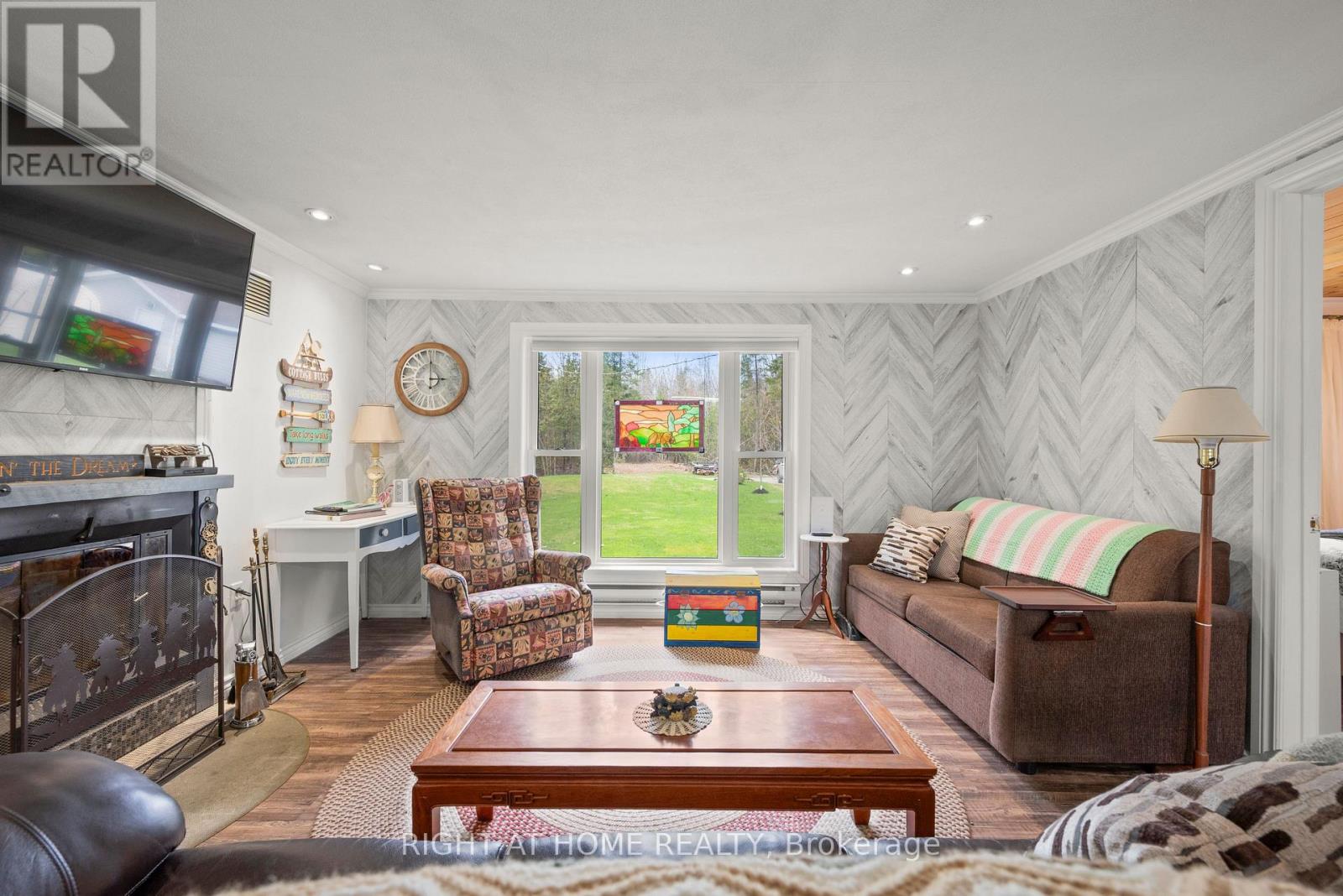 369 SOUTHAM DRIVE - 22