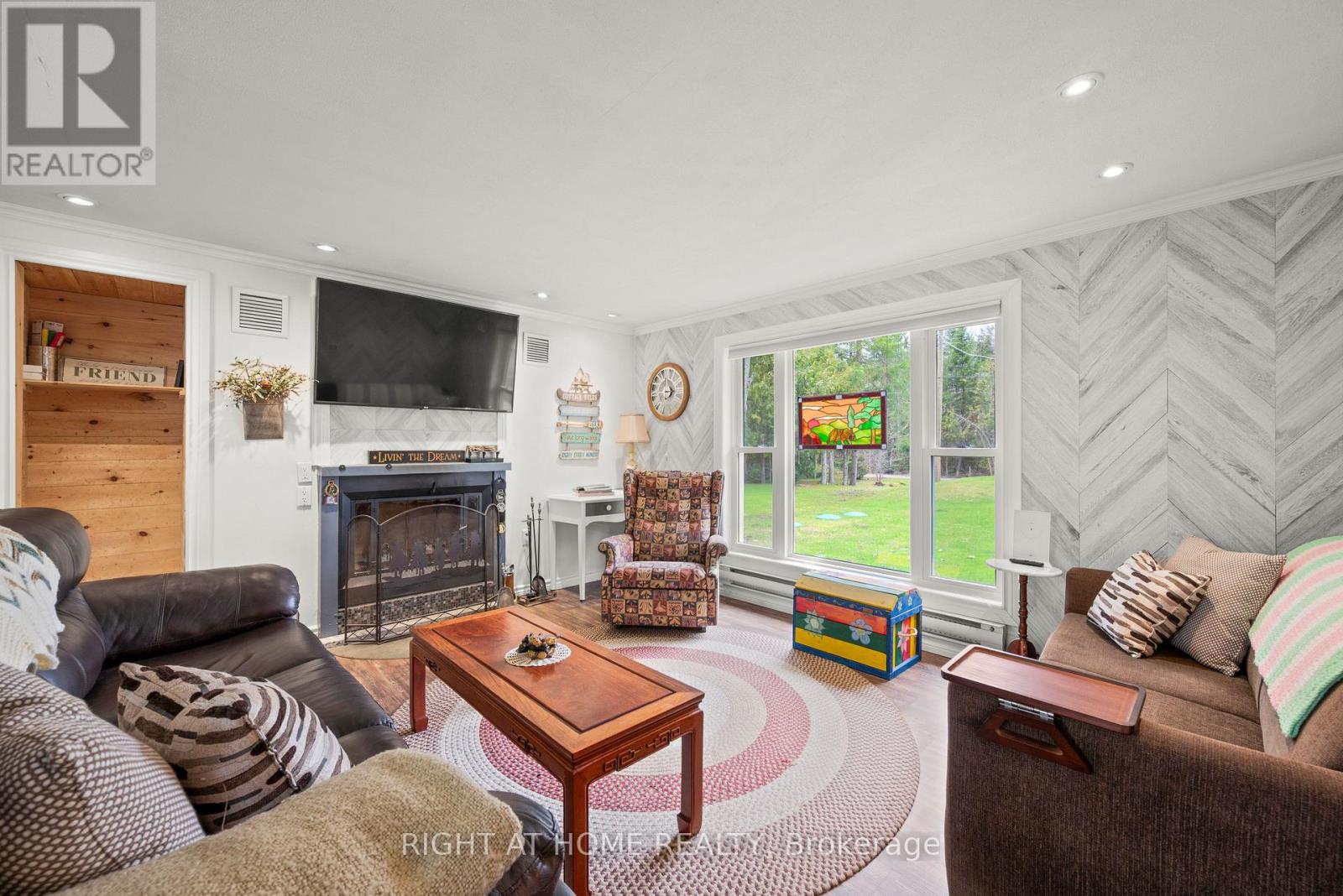 369 SOUTHAM DRIVE - 24