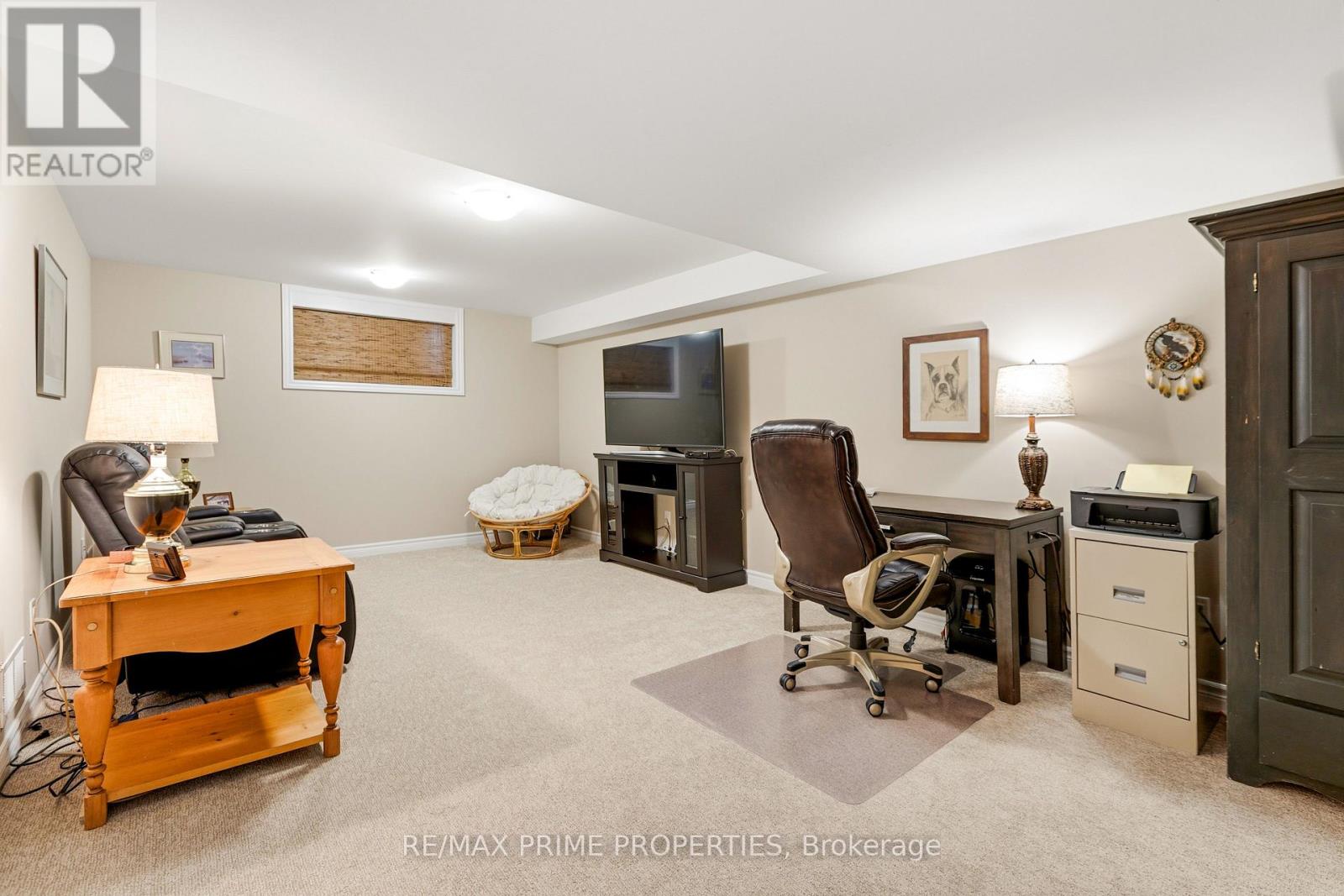 942 KILBIRNIE DRIVE - 31
