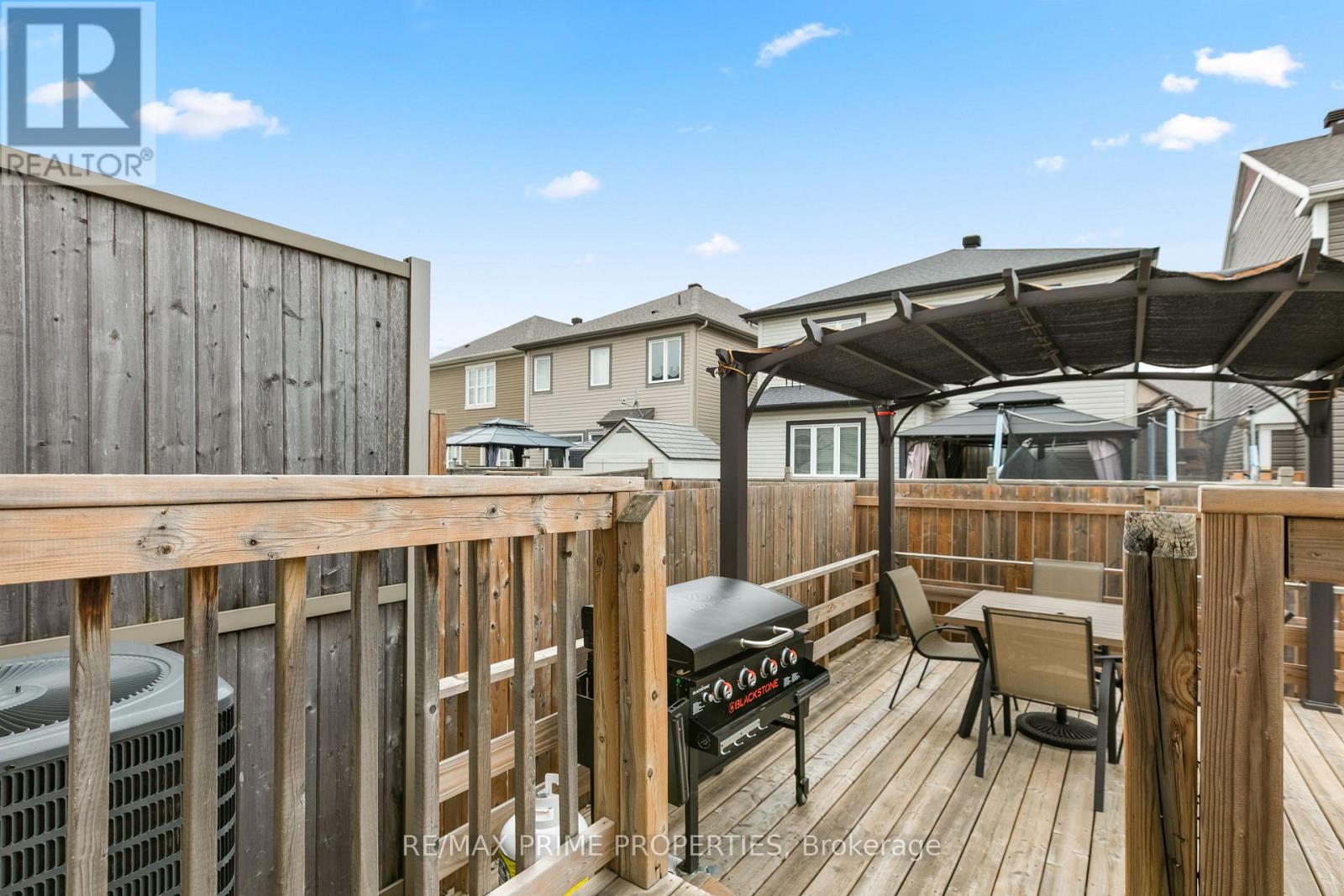 942 KILBIRNIE DRIVE - 37