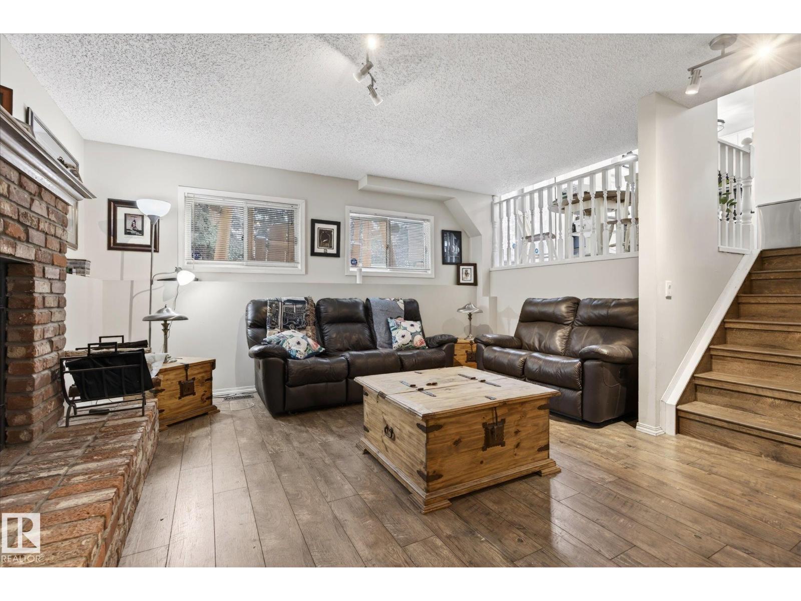 17 LEPINE PL, St. Albert