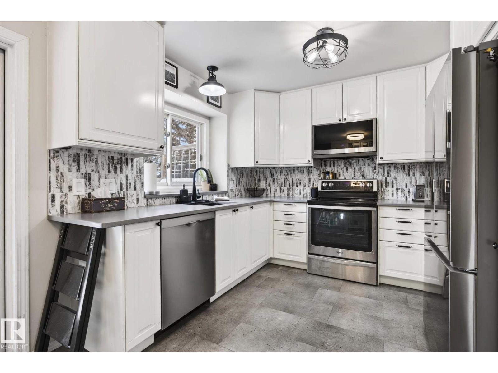 17 LEPINE PL, St. Albert