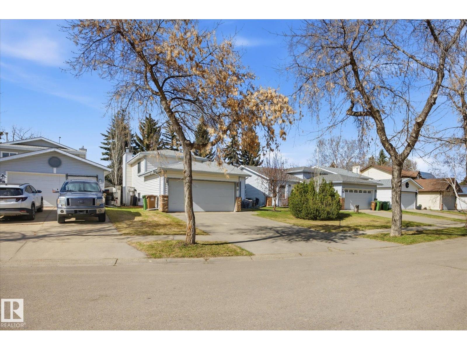 17 LEPINE PL, St. Albert