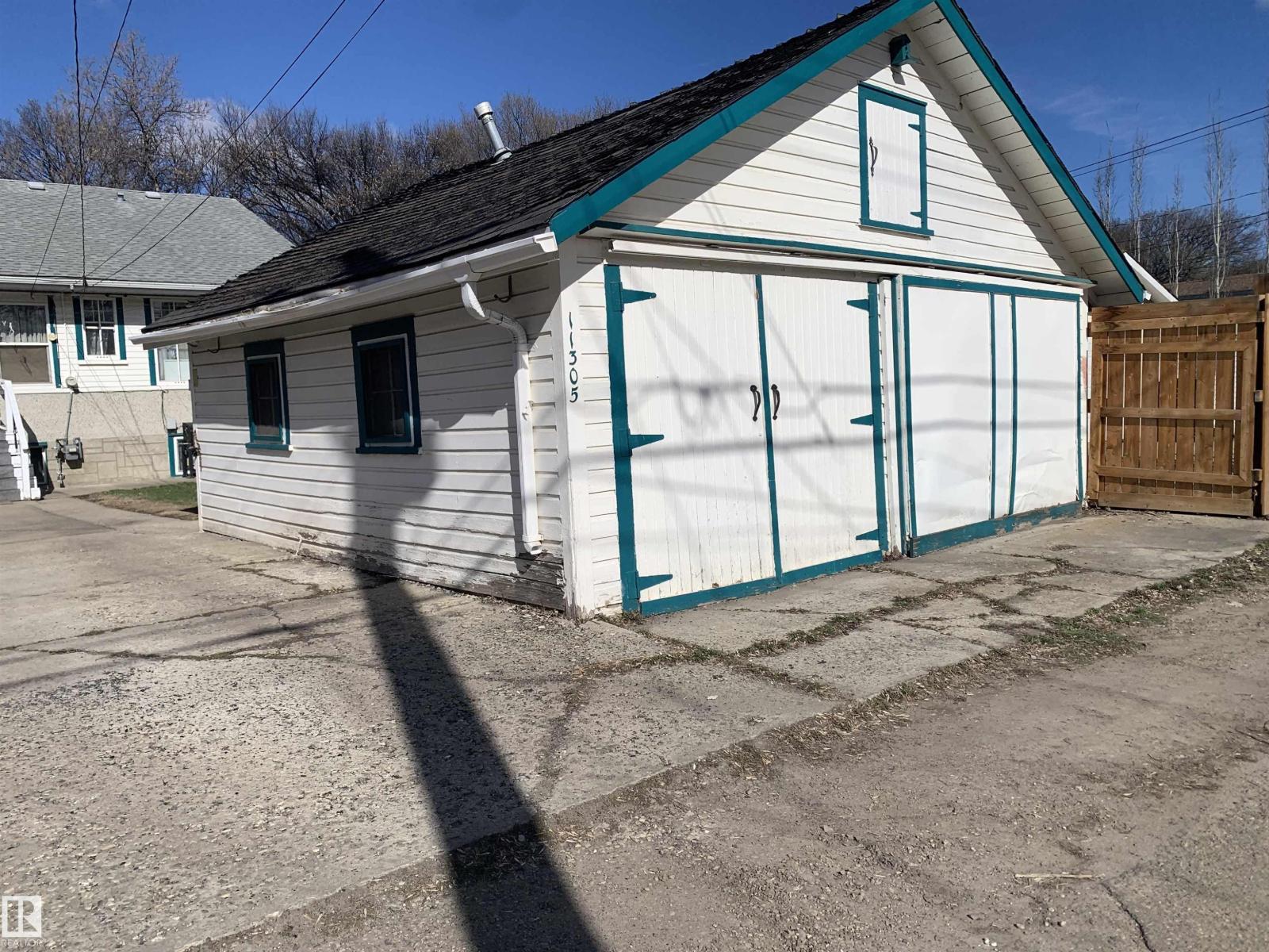 11305 89 ST NW - 17