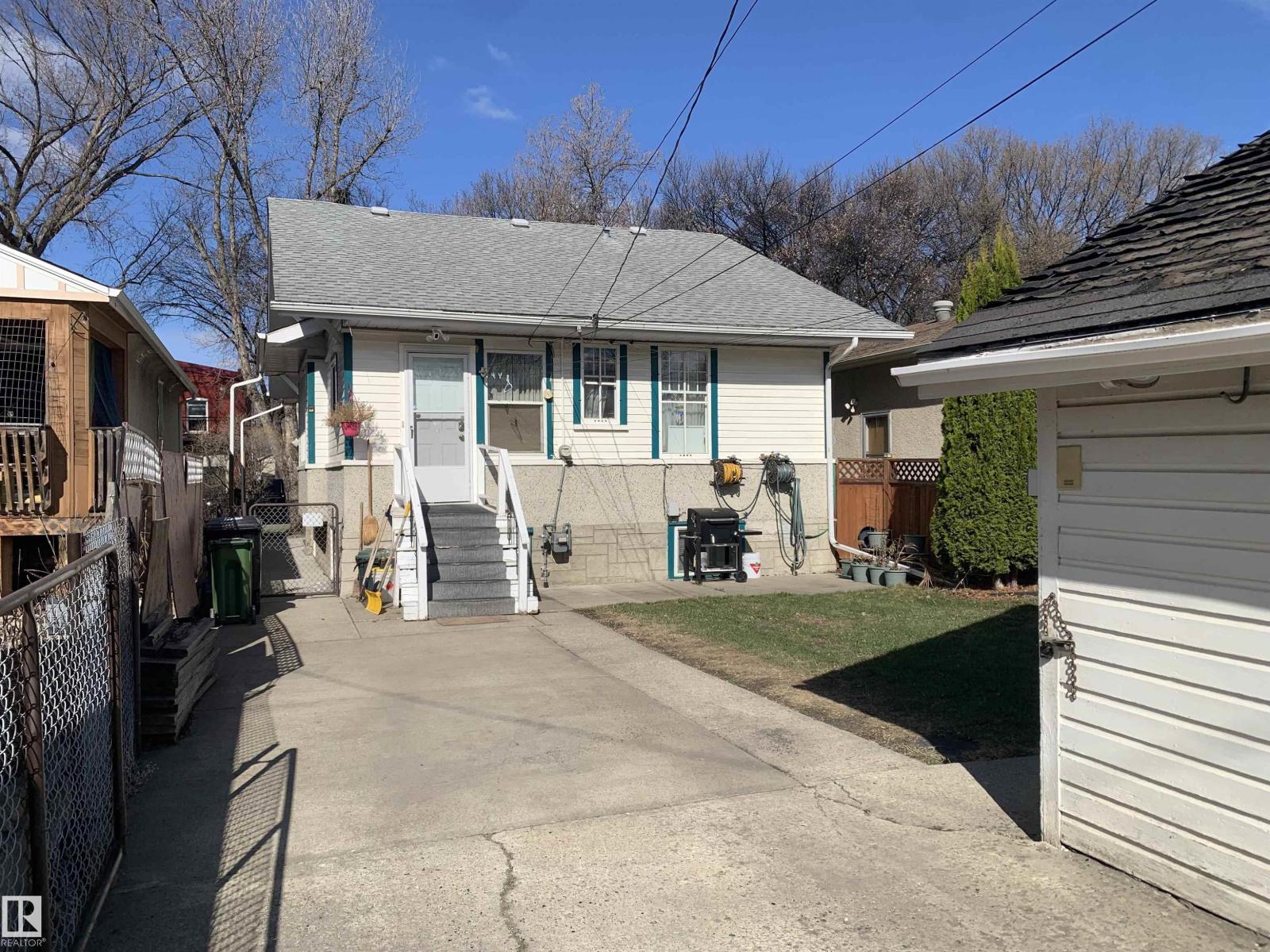 11305 89 ST NW - 18