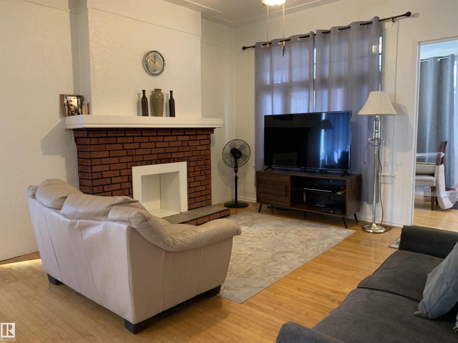 11305 89 ST NW - 5