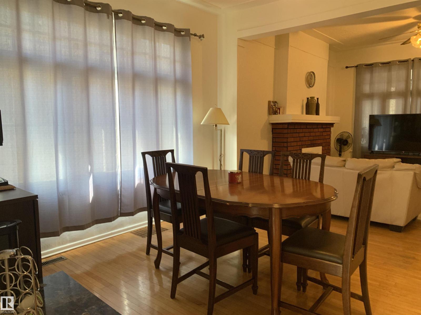 11305 89 ST NW - 6