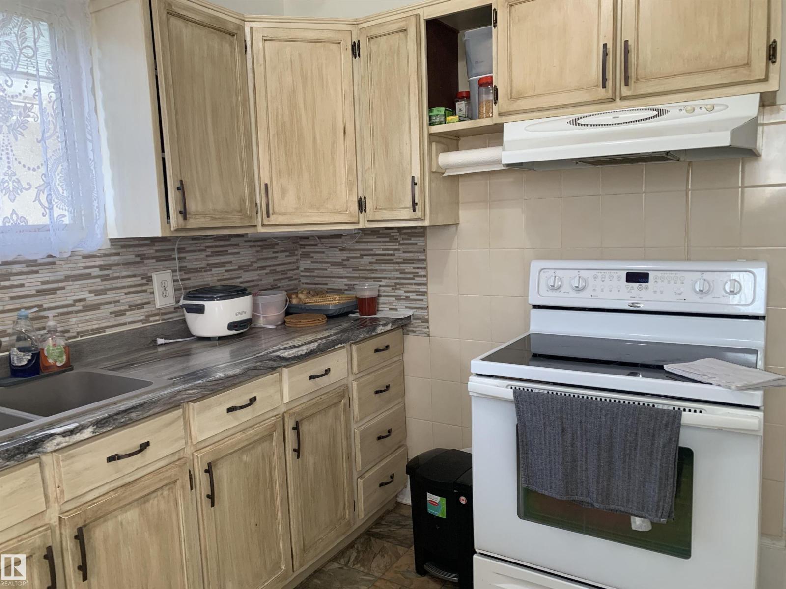 11305 89 ST NW - 8