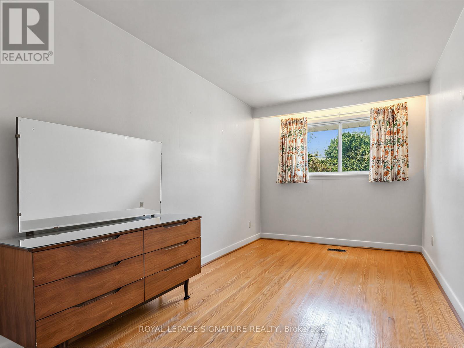 62 DUKINFIELD CRESCENT - 13