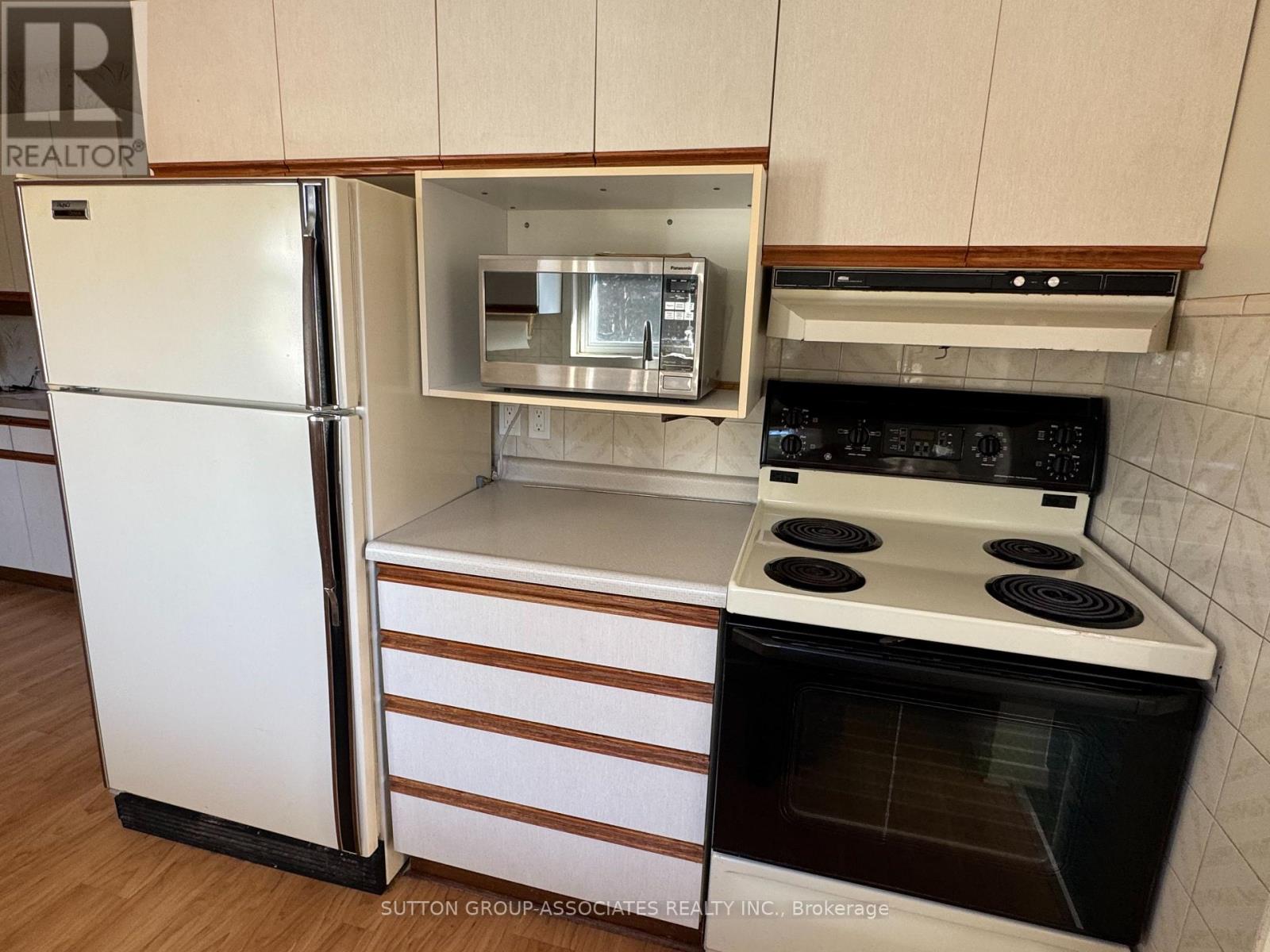 11 CASTOR CRESCENT - 10