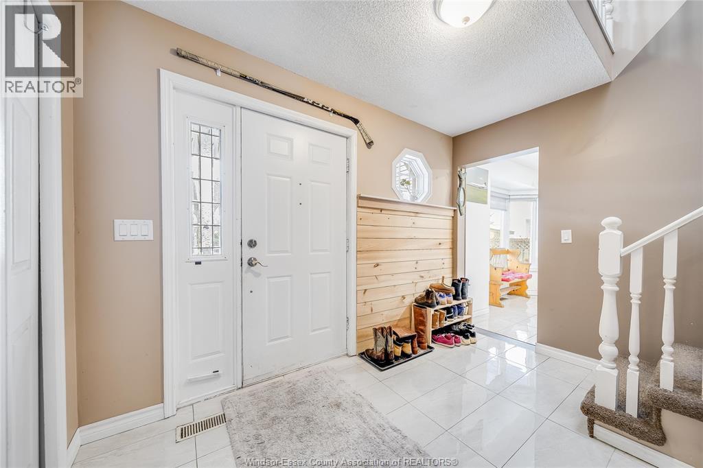 134 ROYAL CRESCENT, Belle River, Ontario, N0R1A0 — Photo 3