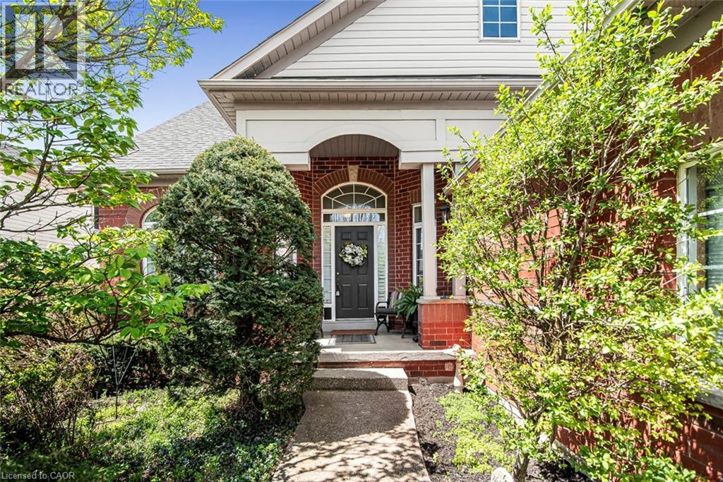 102 MOORE Crescent, Ancaster, Ontario, L9G4Z8 — Photo 3