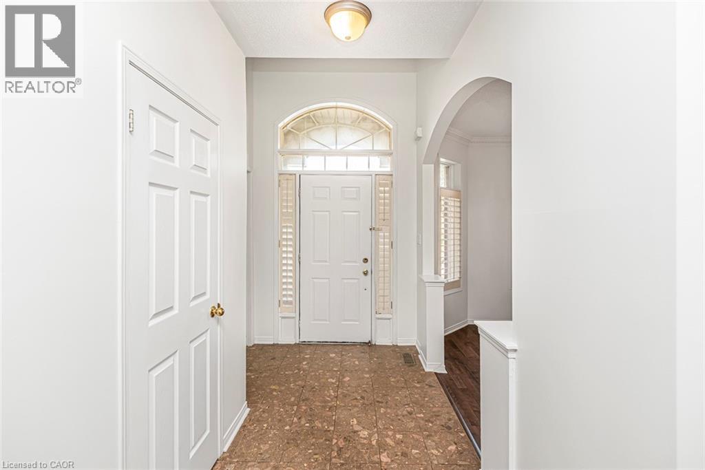 102 MOORE Crescent, Ancaster, Ontario, L9G4Z8 — Photo 6