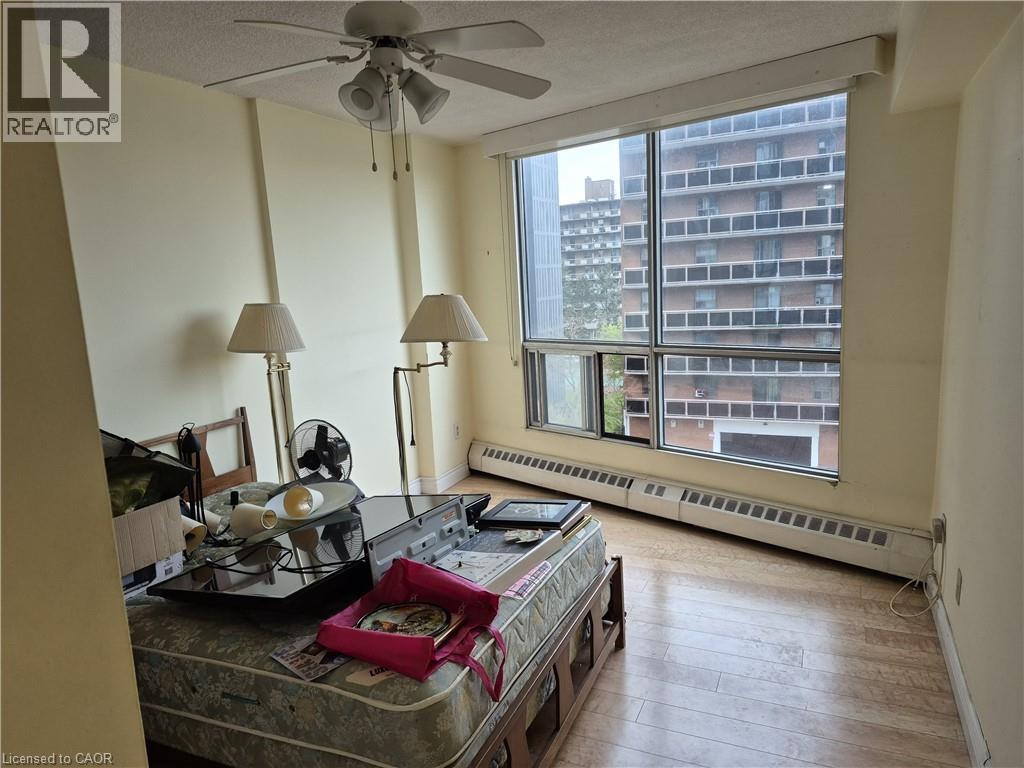 #402 150 CHARLTON Avenue E - 6