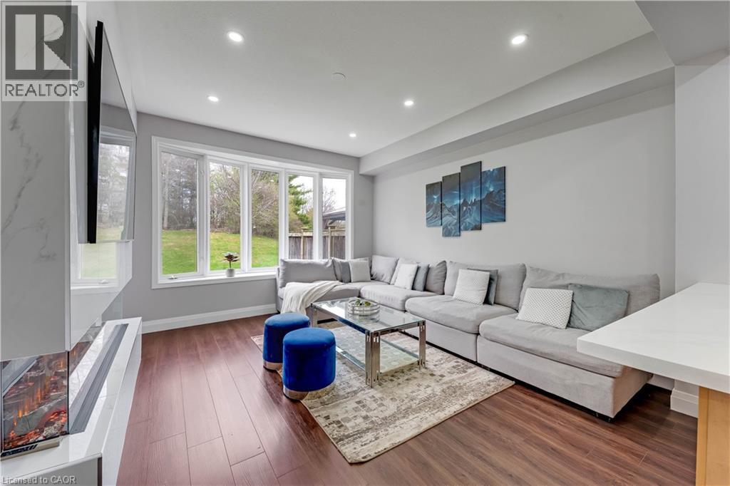 42 DOON MILLS Drive, Kitchener, Ontario, N2P2W9 — Photo 13