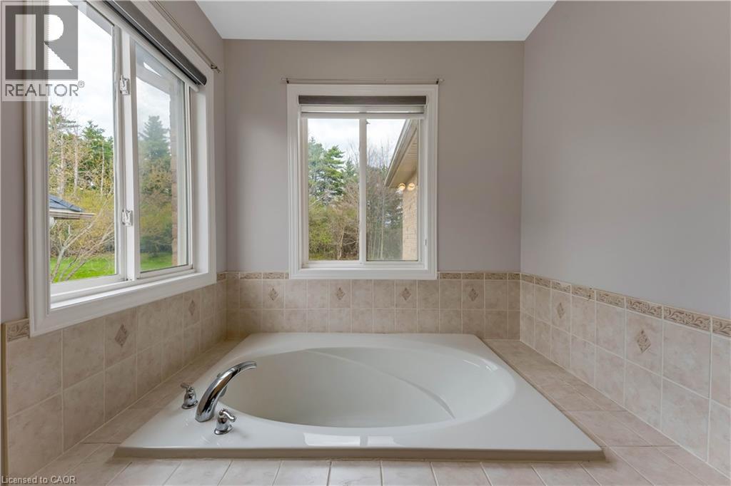 42 DOON MILLS Drive, Kitchener, Ontario, N2P2W9 — Photo 34
