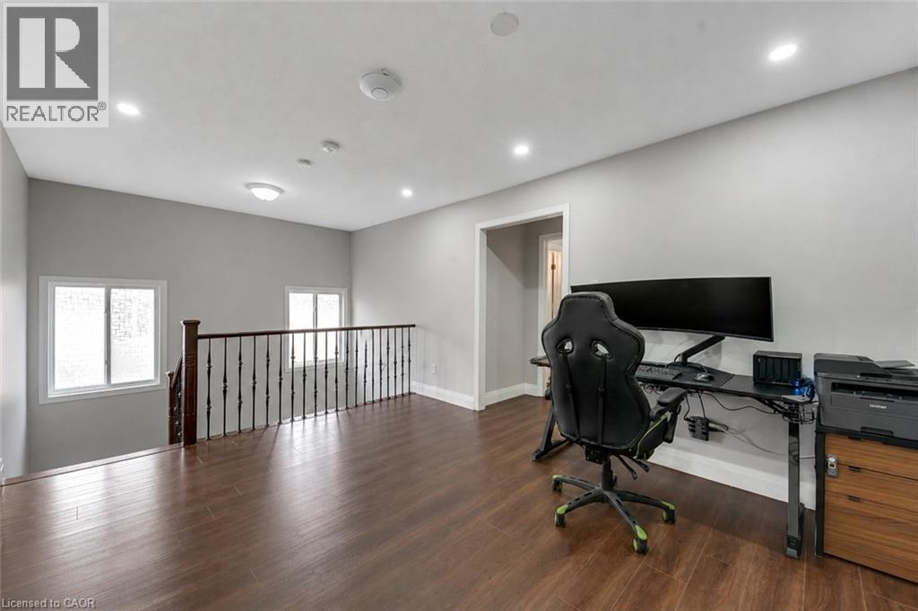 42 DOON MILLS Drive, Kitchener, Ontario, N2P2W9 — Photo 20