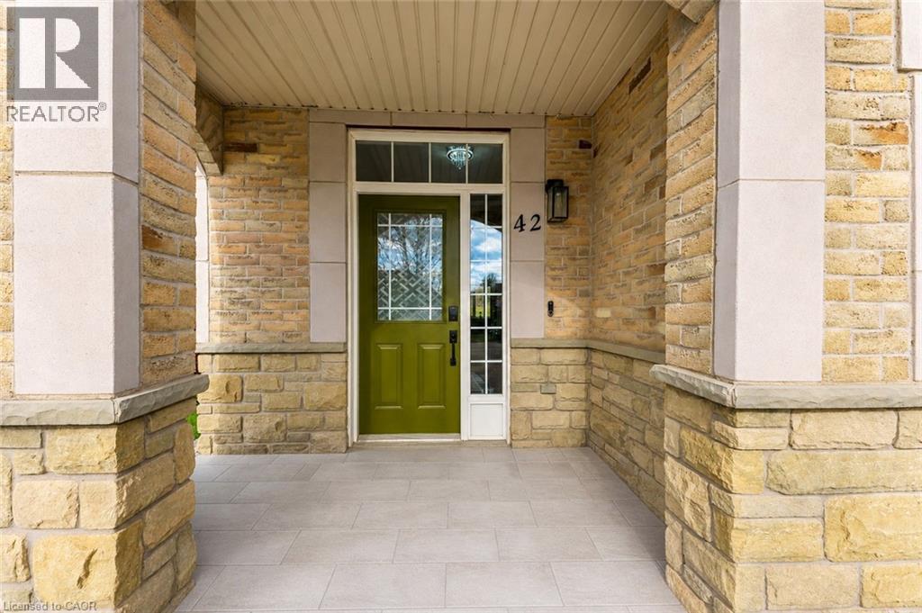 42 DOON MILLS Drive, Kitchener, Ontario, N2P2W9 — Photo 3