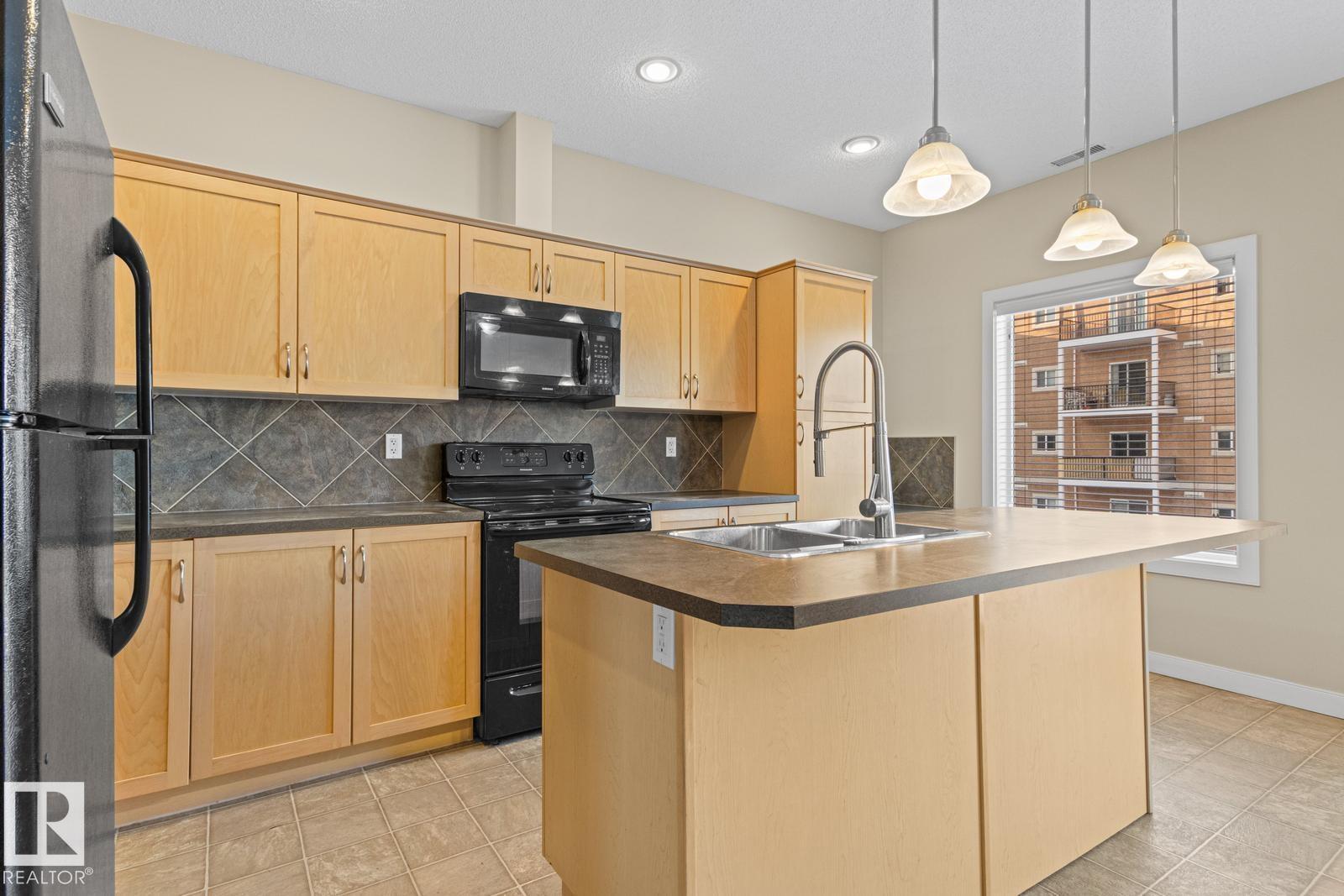 #39 13825 155 AV NW, Edmonton