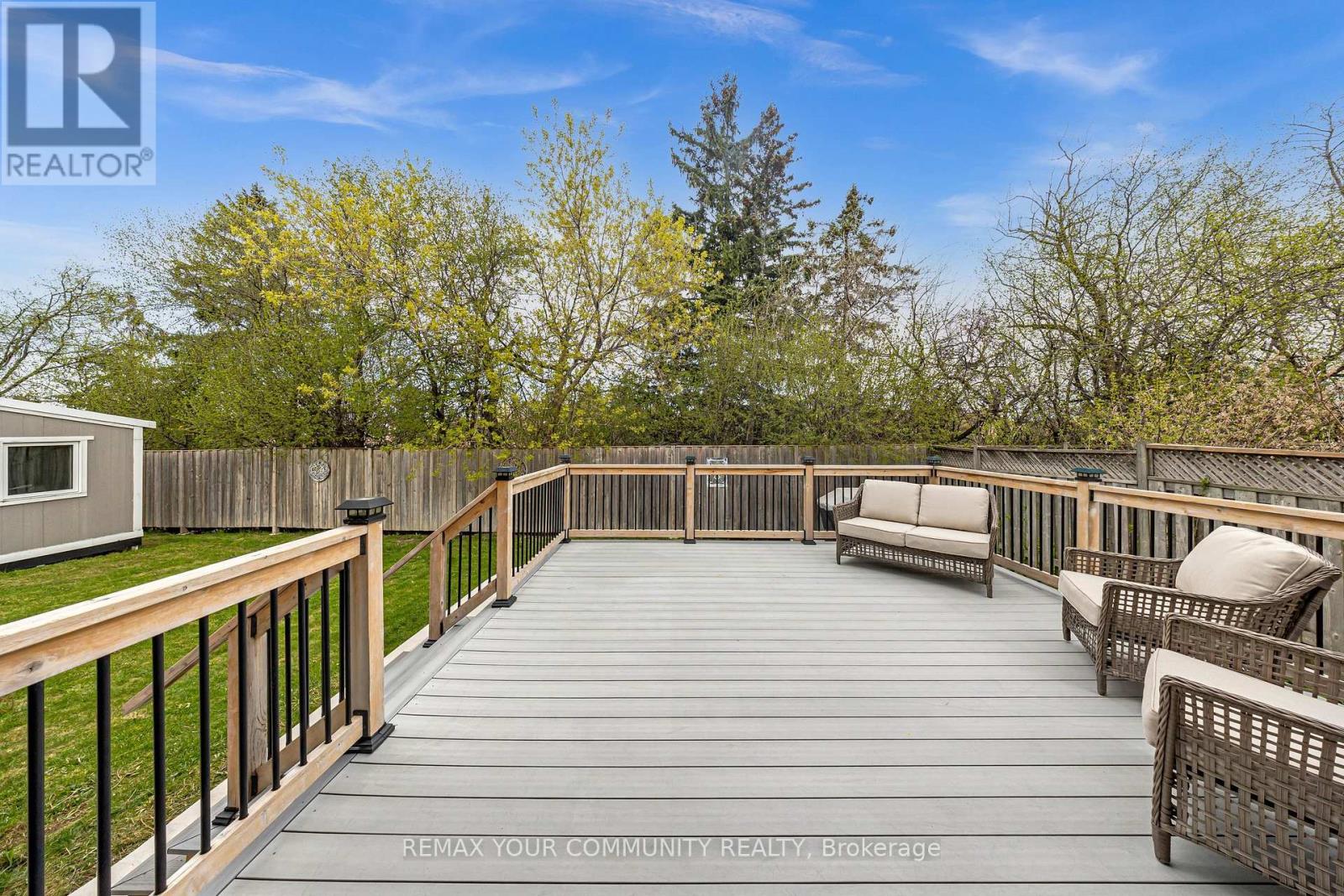 22 MADELAINE CRESCENT - 38