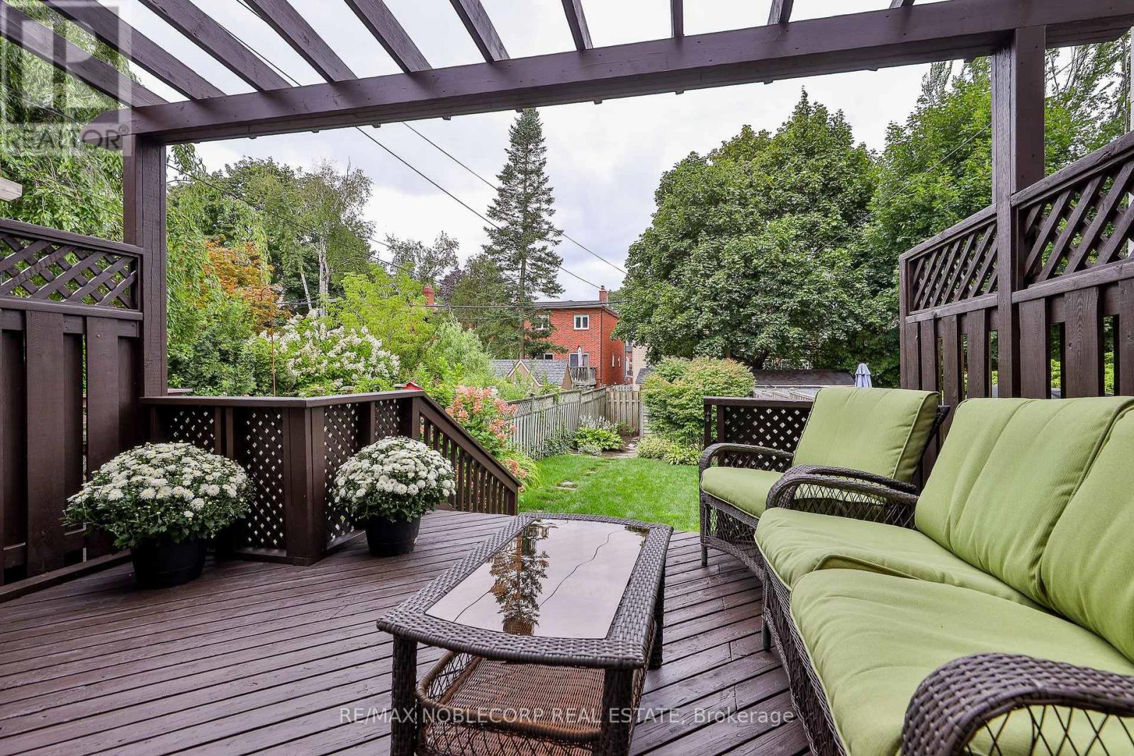 144B ROSLIN AVENUE - 34