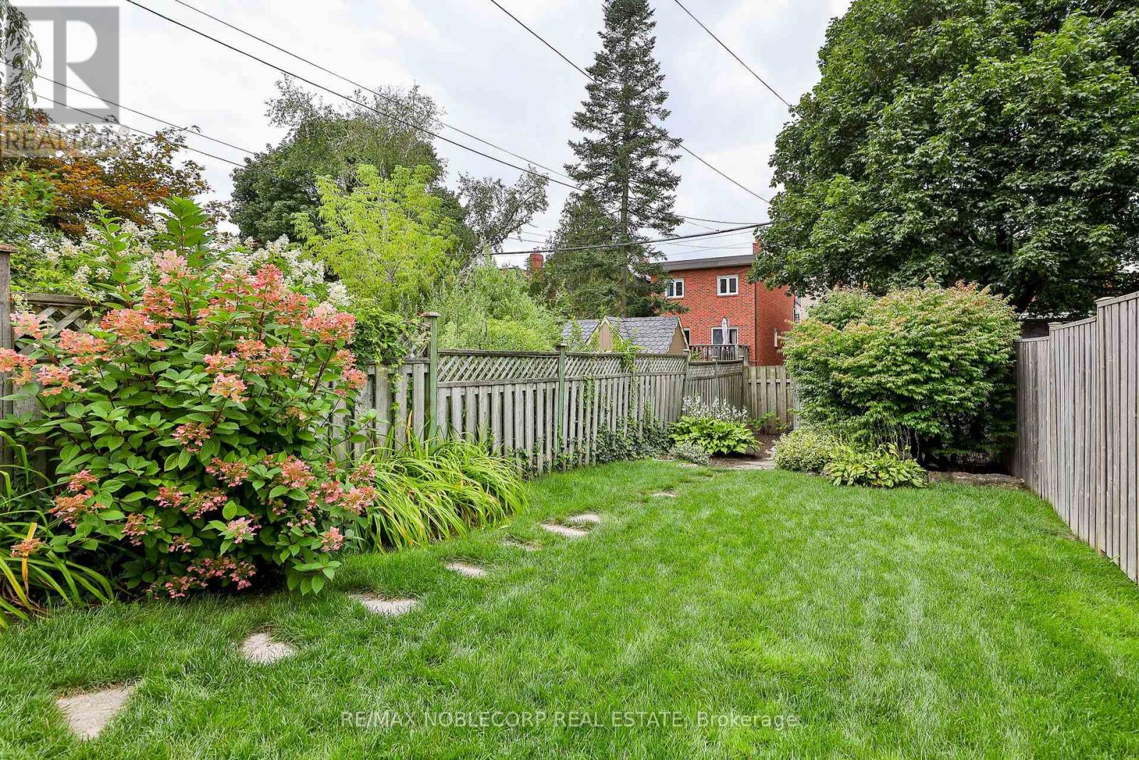 144B ROSLIN AVENUE - 28