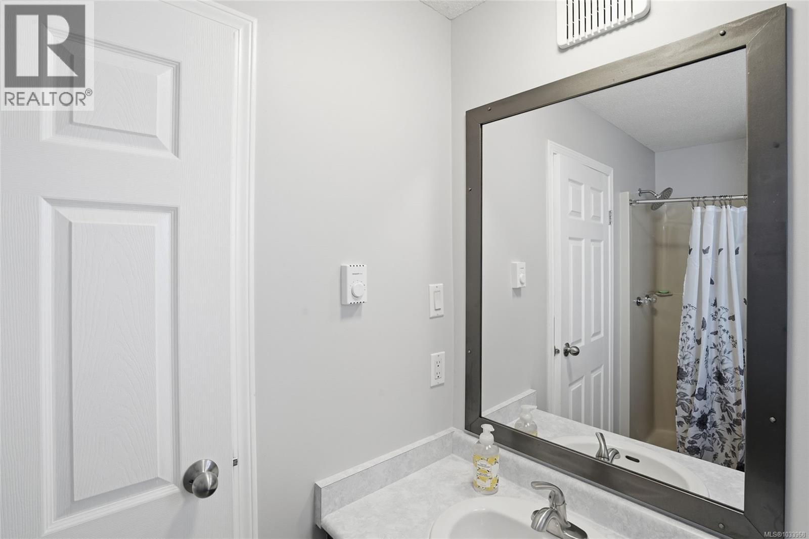 2517 Nadely Cres - 26