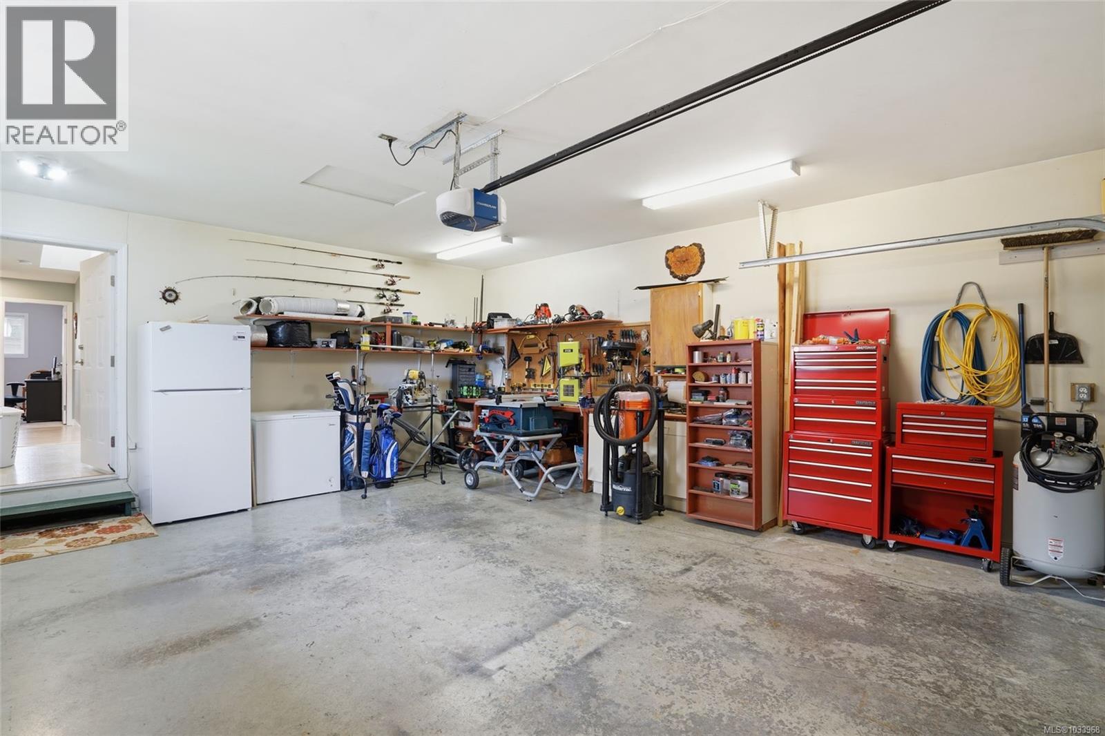 2517 Nadely Cres - 29