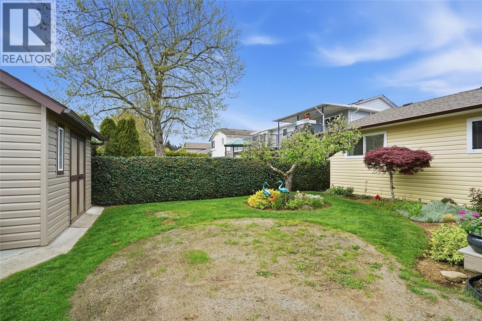2517 Nadely Cres - 40