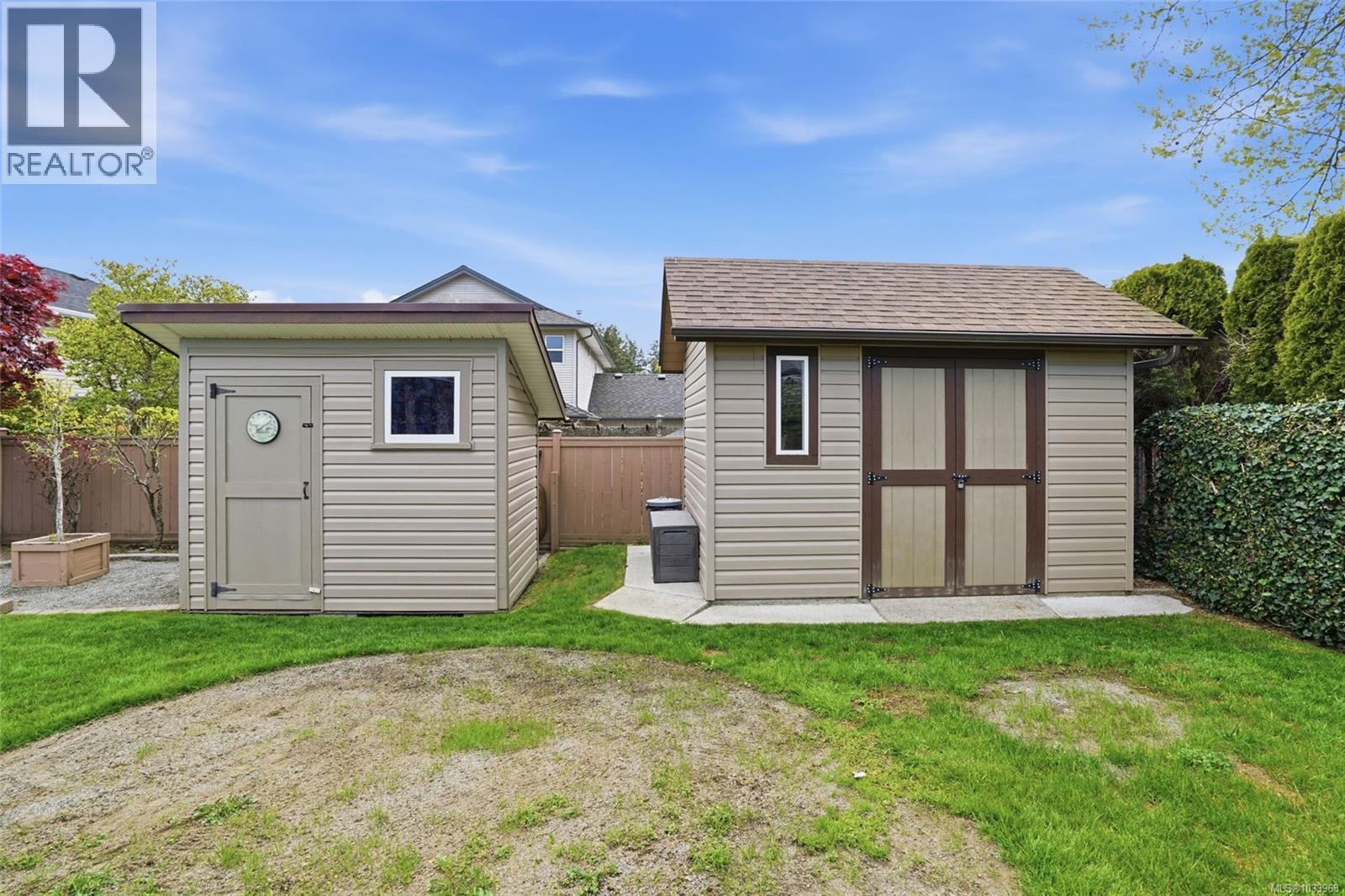 2517 Nadely Cres - 42