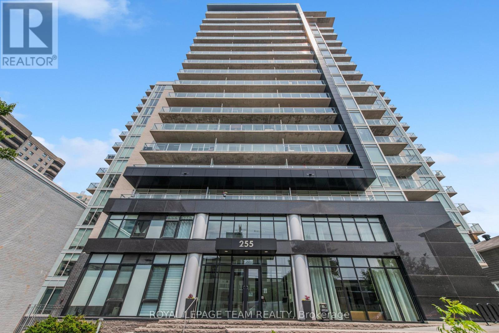 #409 255 BAY STREET N - 1