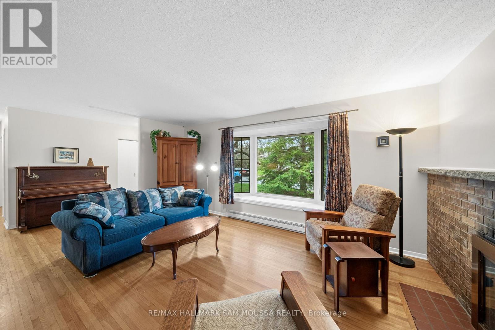 11 SPRINGDALE CRESCENT - 12