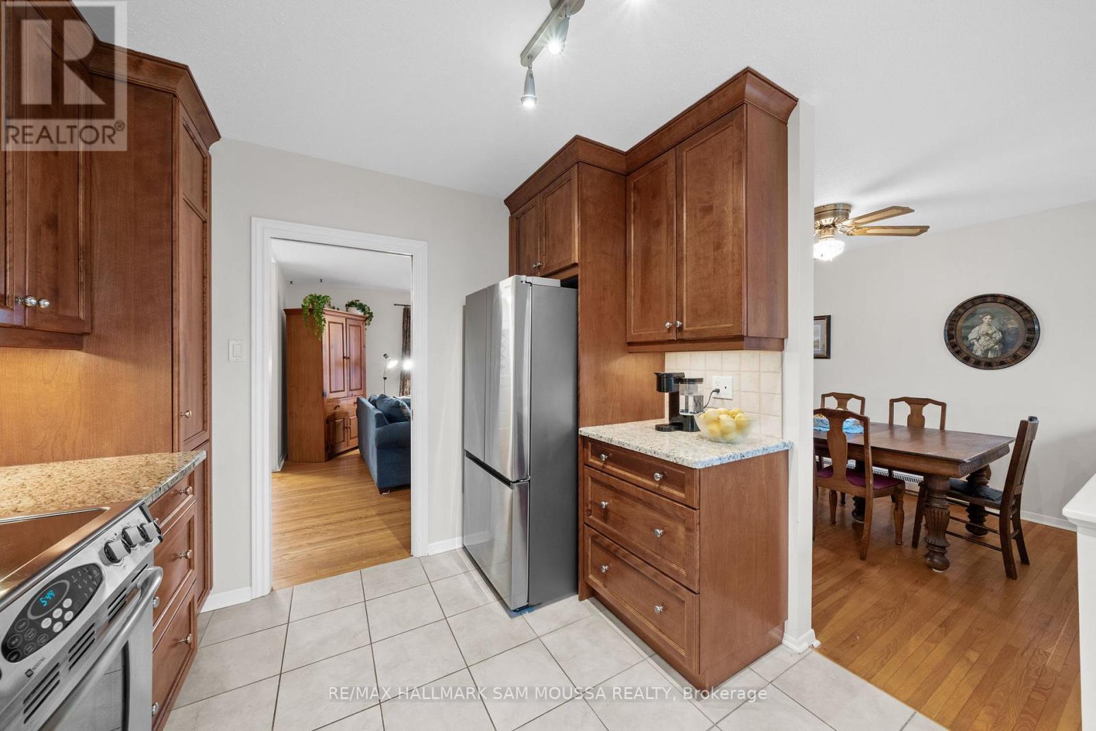 11 SPRINGDALE CRESCENT - 16