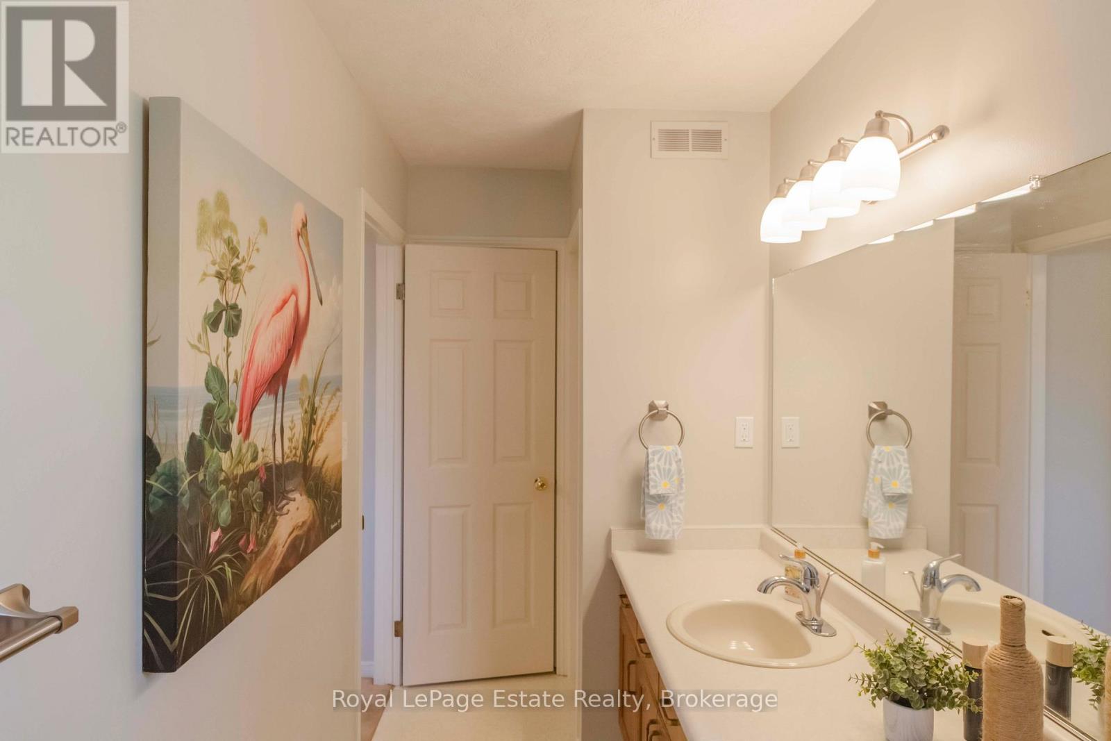21 SAUBLE WOODS CRESCENT - 21