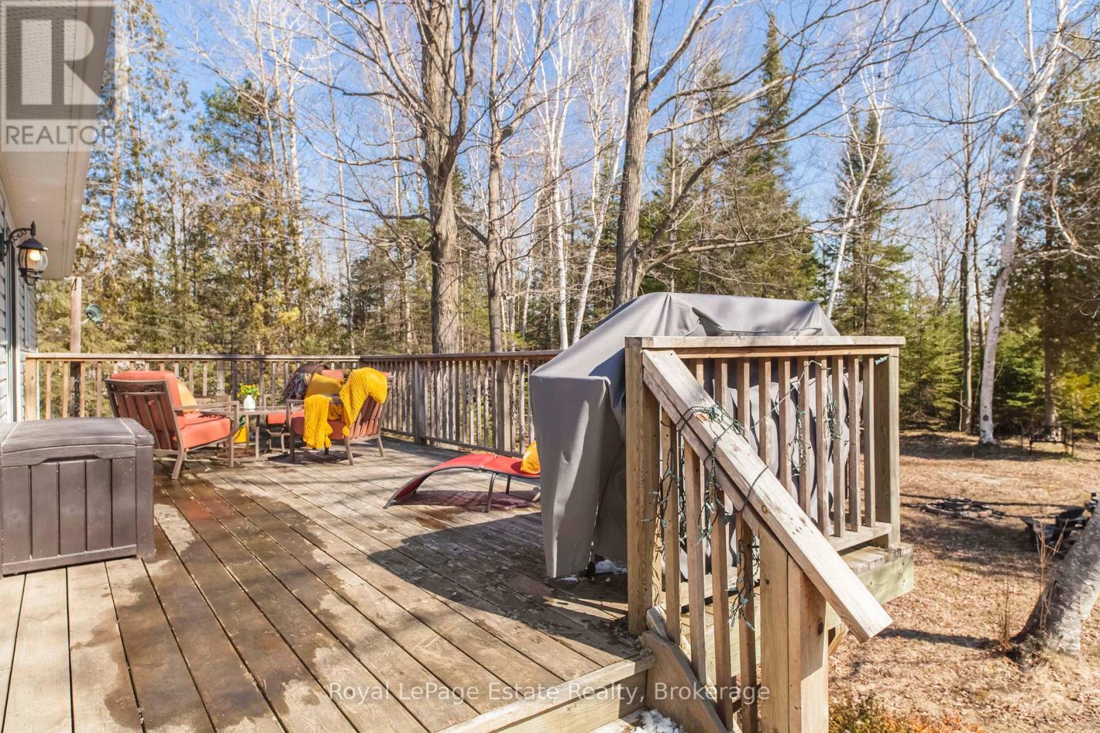21 SAUBLE WOODS CRESCENT - 26
