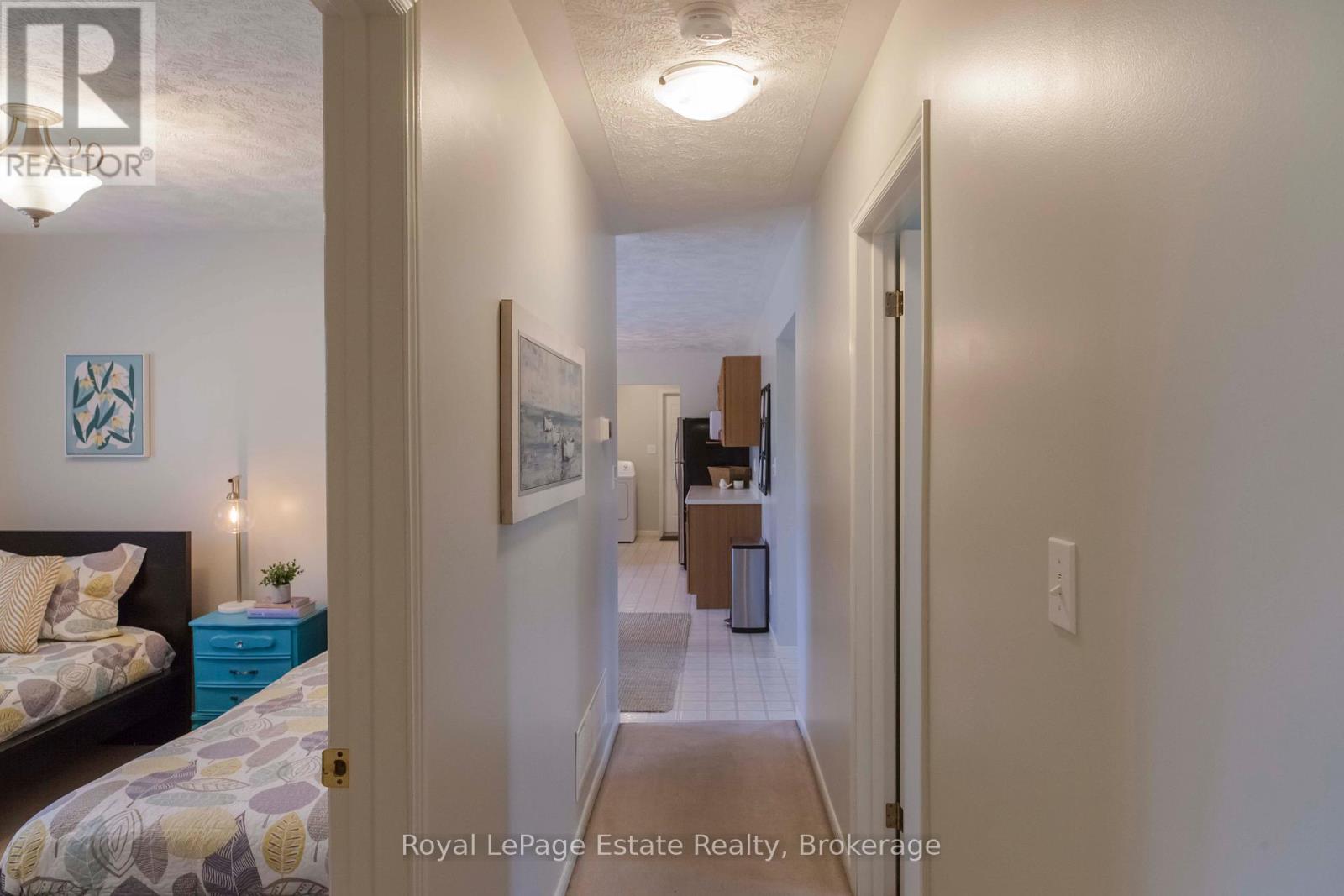 21 SAUBLE WOODS CRESCENT - 22
