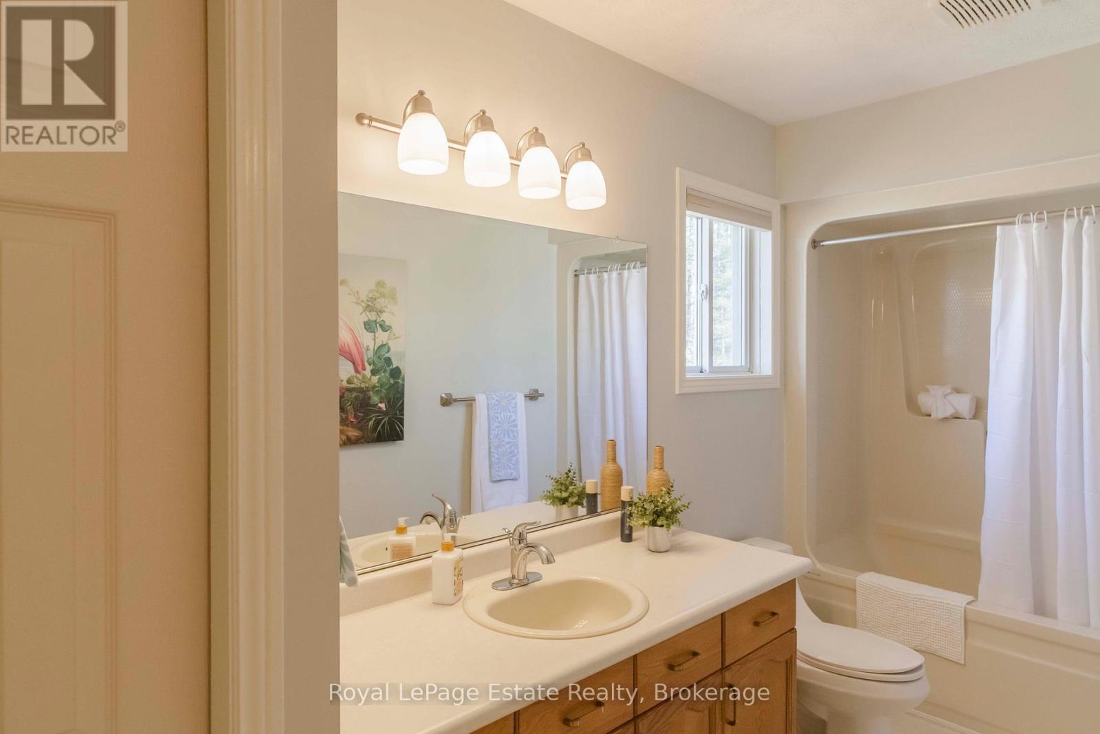 21 SAUBLE WOODS CRESCENT - 19