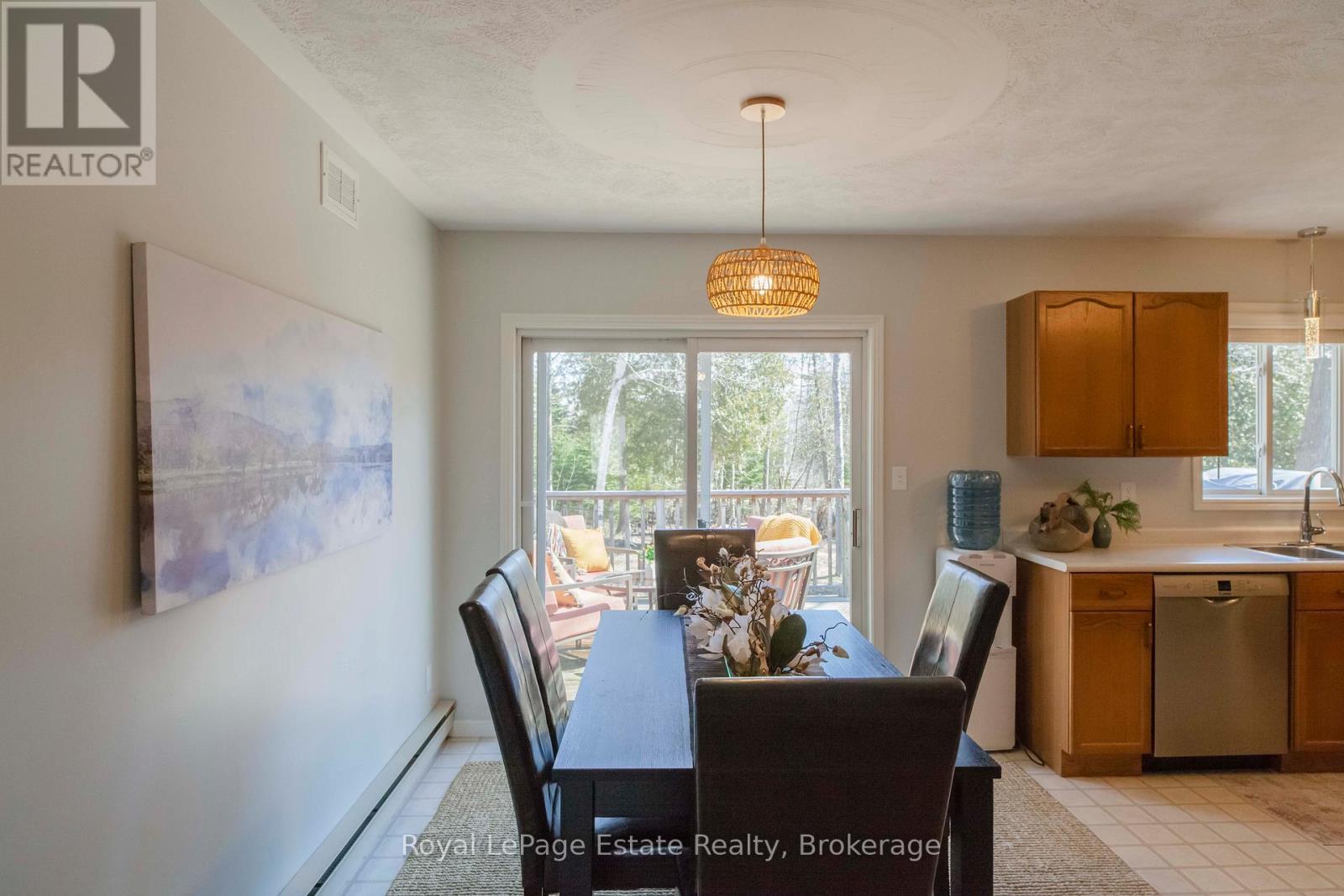 21 SAUBLE WOODS CRESCENT - 25